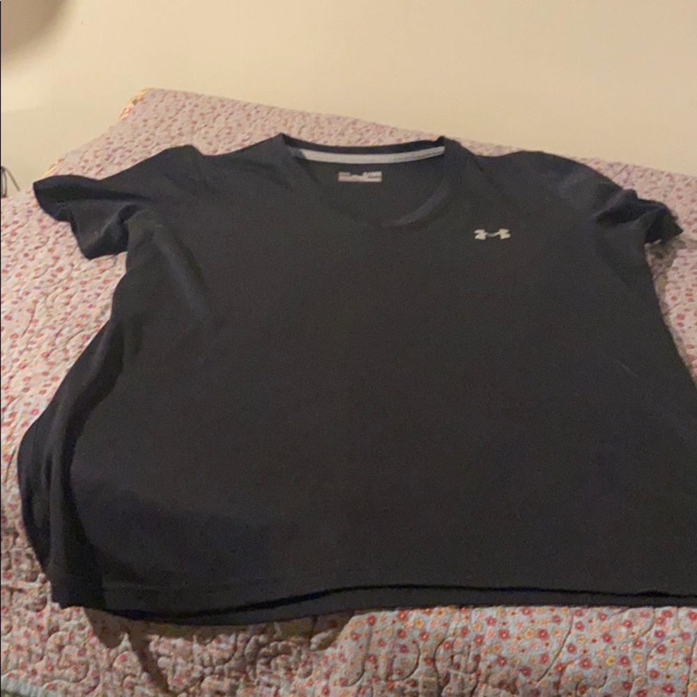Underarmour  XL heat gear V neck tee